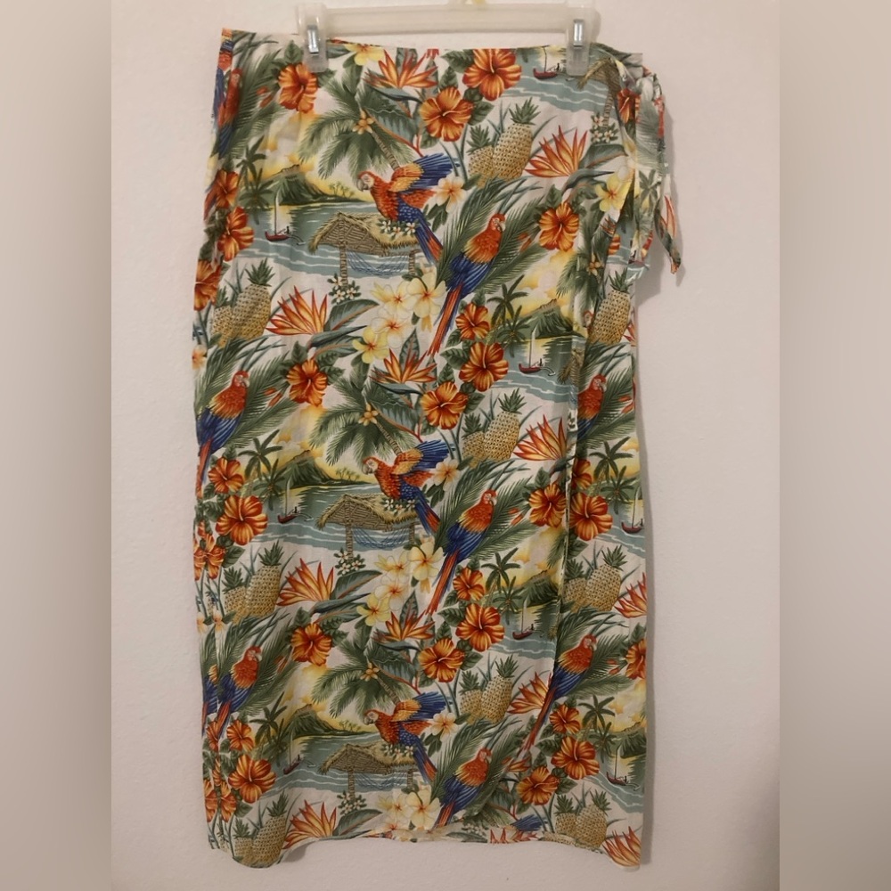 Hilo Hattie Hawaiian Floral Skirt/Sarong. Size XL. 32” Waist.